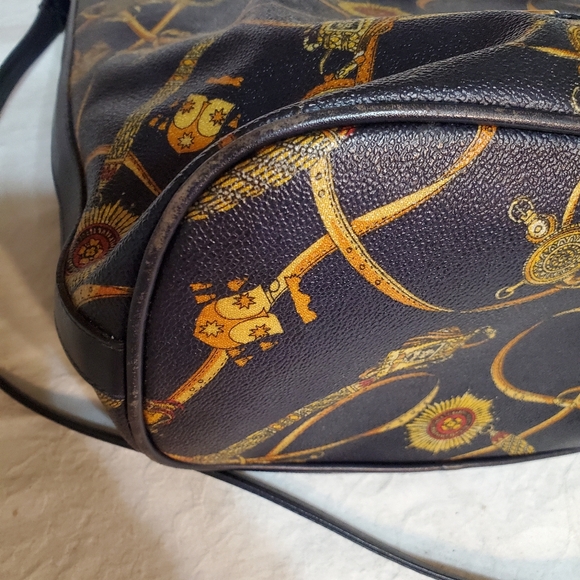 Mark Cross Bucket Bag. Leather. Black & Gold. America's First Luxury Brand. - Picture 8 of 11